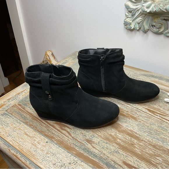 Nine West Black Faux Suede Wedge Bootie, Girls Size 4 - Picture 8 of 8